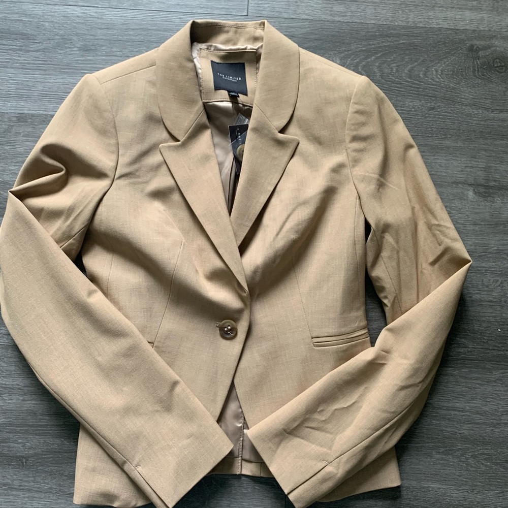 NWT the limited, tan blazer size 00 (runs big)